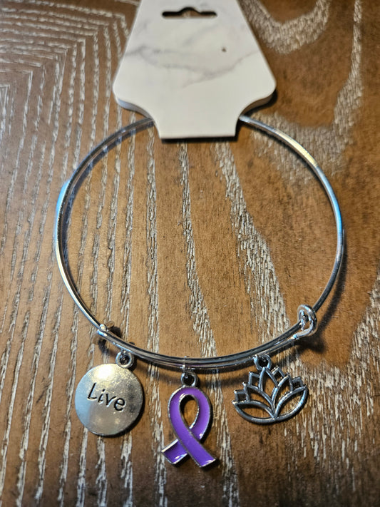 Lupus Charm Bangle 001